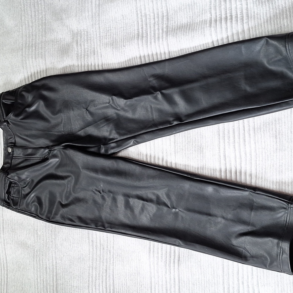 [M] Faux Leather high-waisted